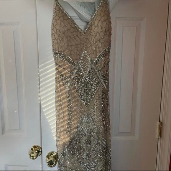 Formal dress originally $695 size zero. Open to offers worn once - Picture 3 of 4